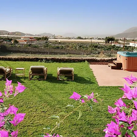 Holiday home Albe, Jacuzzi Con Vistas Al Mar Arona (Tenerife)